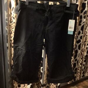 NWT Split Black Capris - So Cute!